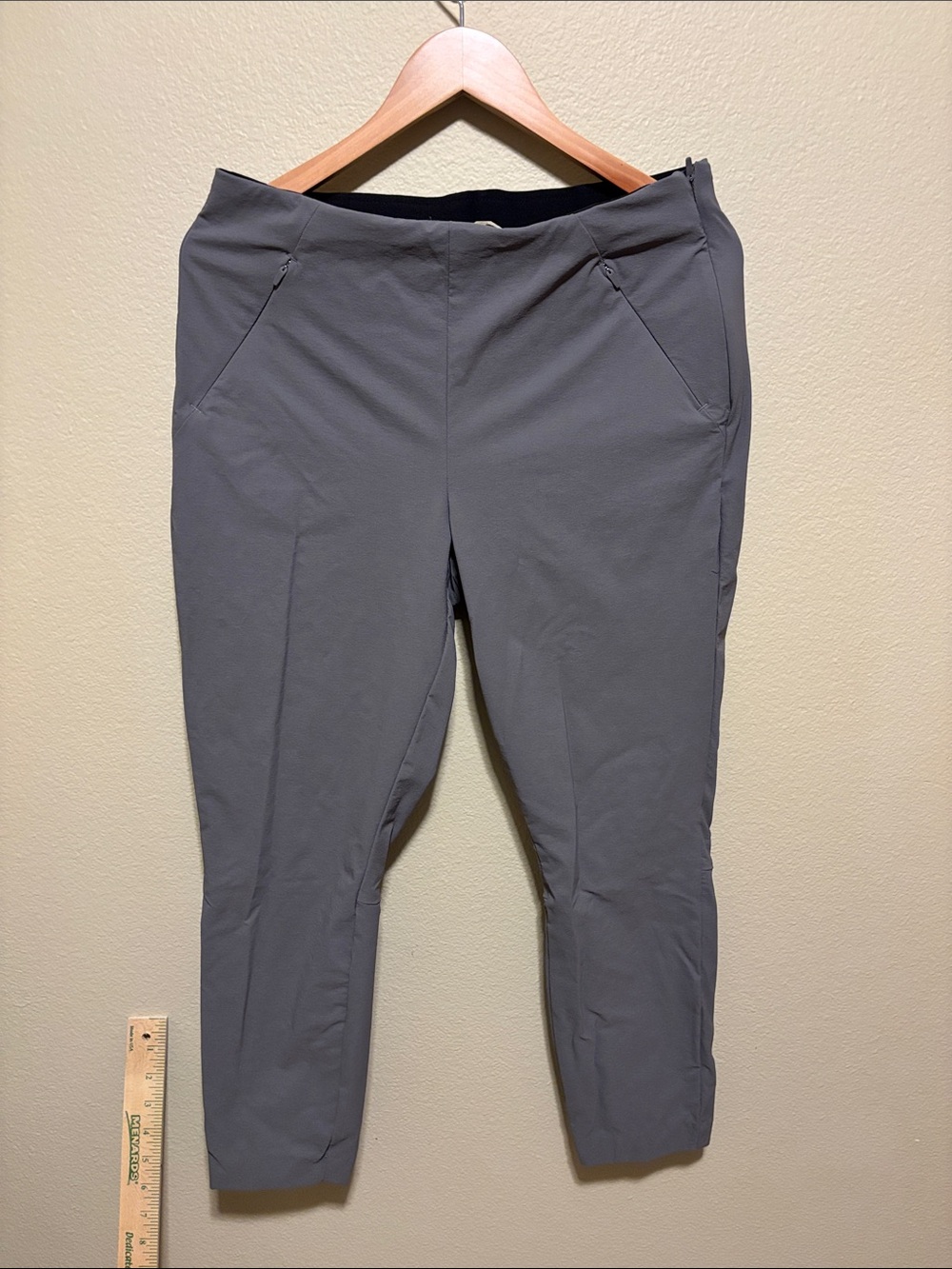 Duluth Trading Co Gray Cropped Ponte Pants